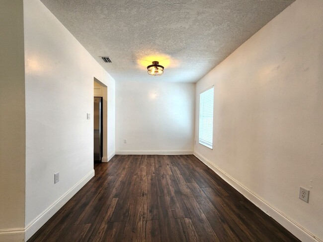 Building Photo - Third Floor Unit; Amazing College Park Loc...