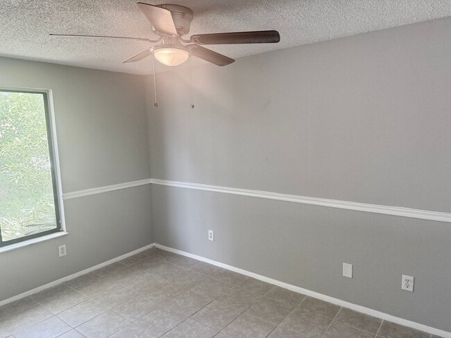 Building Photo - 3/2 in Port Richey!