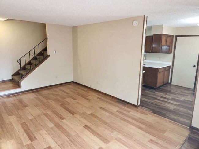 Building Photo - 926 Breezewood Cir