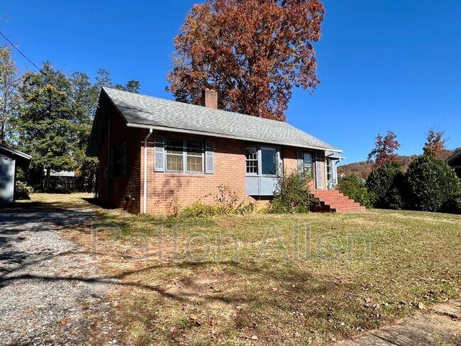 Primary Photo - 15 Allen Ave