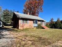 Building Photo - 15 Allen Ave