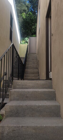 Building Photo - 8934 Wonderland Ave