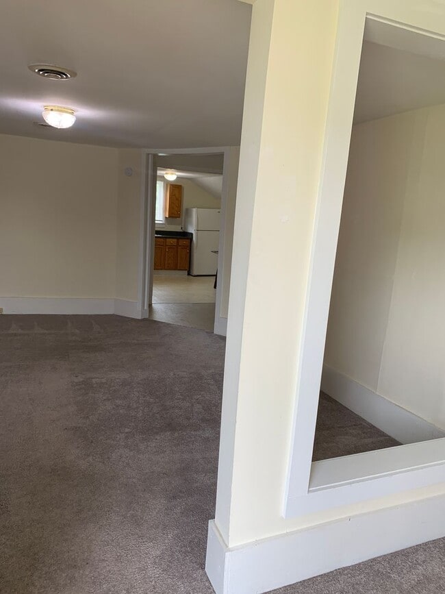 Building Photo - Studio Apartment on 2nd Floor of House Ava...