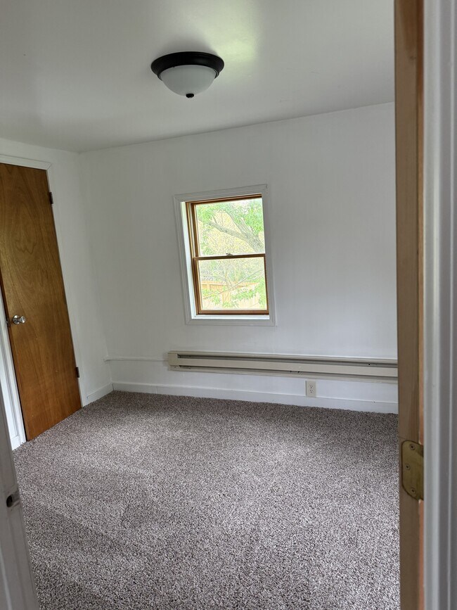 Building Photo - 5009 Hoagland Ave