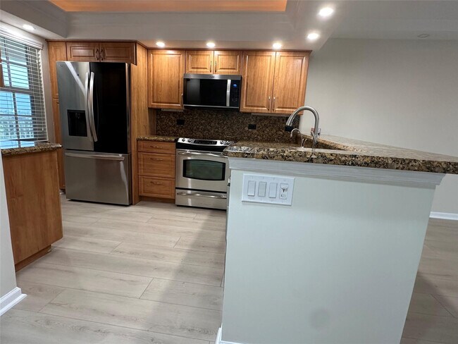 Building Photo - 3510 Oaks Way