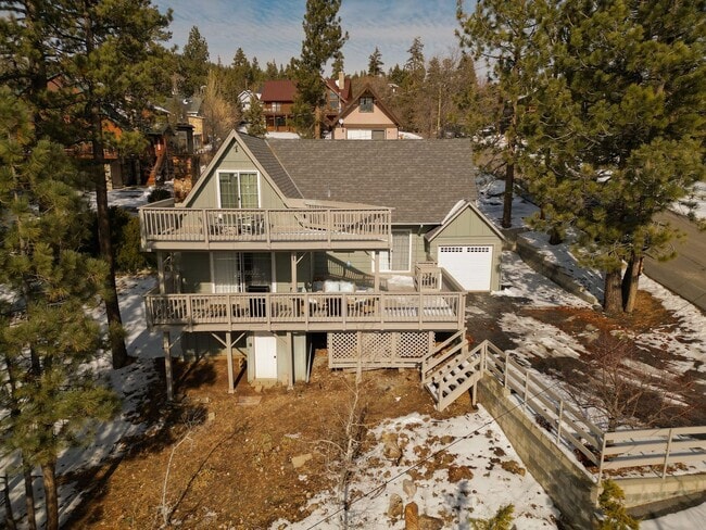 Building Photo - Lake-View 4BR Cabin with Dual Decks in Faw...