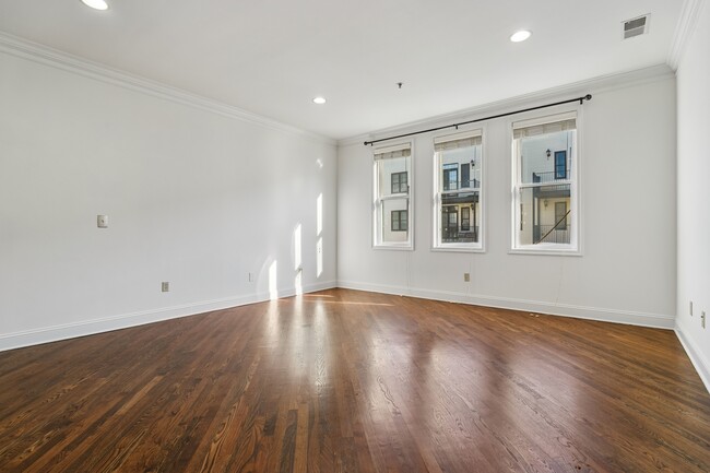 Building Photo - 915 Madison St