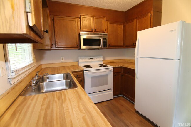 Building Photo - 103 Wigan Cir