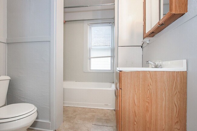 Building Photo - 2811 Henninger Rd