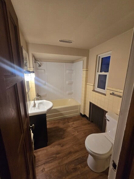 Building Photo - 459 W 3rd St