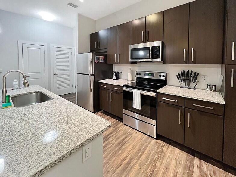 Building Photo - 2615 N Grady Ave