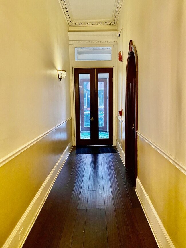 Building Photo - 1823 Pine St