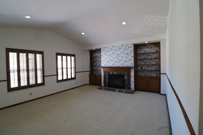 Building Photo - Beautiful home for Lease in Newbury Park!