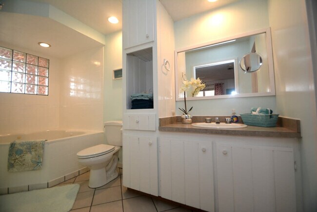 Building Photo - 62 Moody Dr