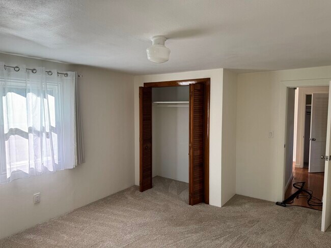 Building Photo - 17 Great Cove Dr
