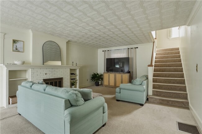 Building Photo - 98 Sunnyside Dr