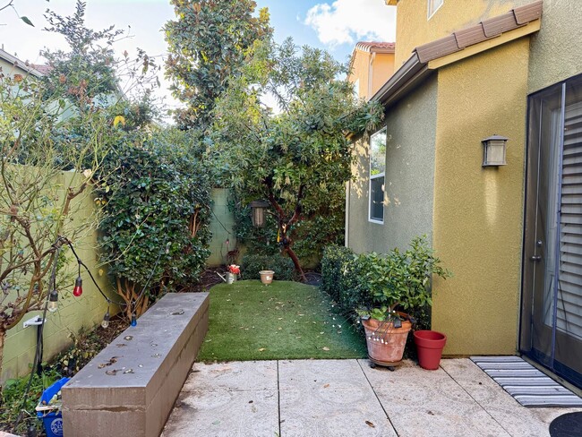 Building Photo - Beautifully Updated 3 Bedroom, 2.5 Bath Home In Clovis