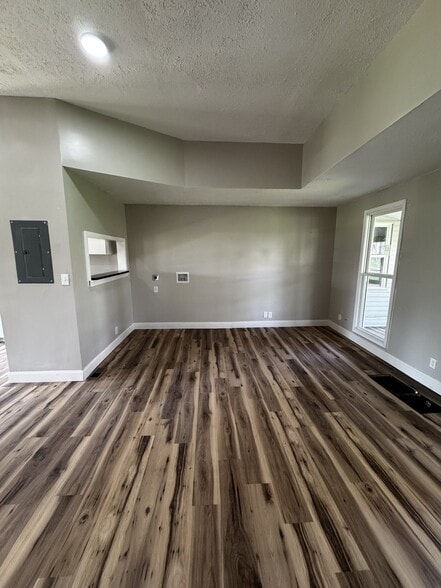 Building Photo - 118 Bank St