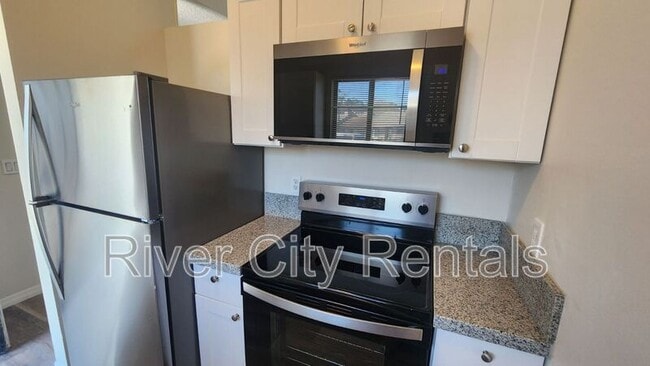 Primary Photo - 2430 N Seabury Pl