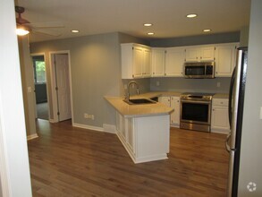 Building Photo - Gorgeous 2 Bedroom 2 Full Bath Luxury Ranc...