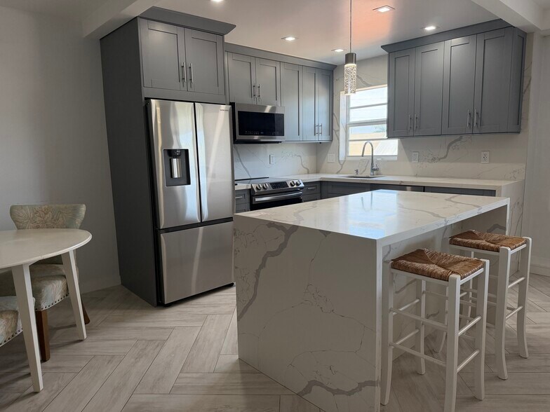 Kitchen - 2500 NE 48th Ln