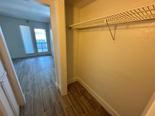 Building Photo - Cute 2 bed 1 bath Condo in Central OKC