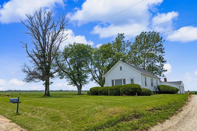 Building Photo - 3 Bedroom, 1 Bathroom Rural Home for Rent – Farmer City, IL-INTERIOR PHOTOS COMING SOON!