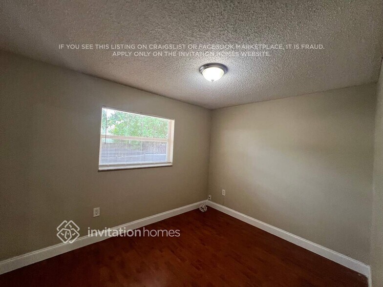 Building Photo - 11360 NW 37th Pl