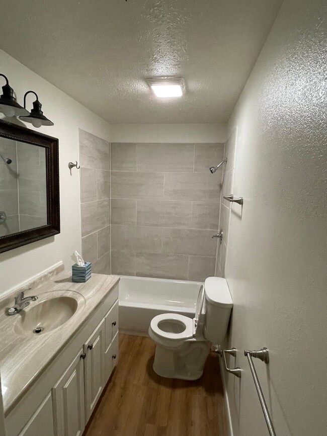 Building Photo - This 3 bedroom, 1.5 bathrooms house sits o...