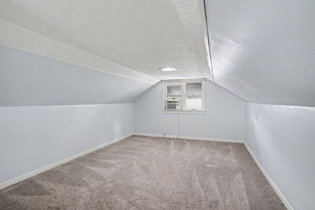 Building Photo - 521 Creel Ave