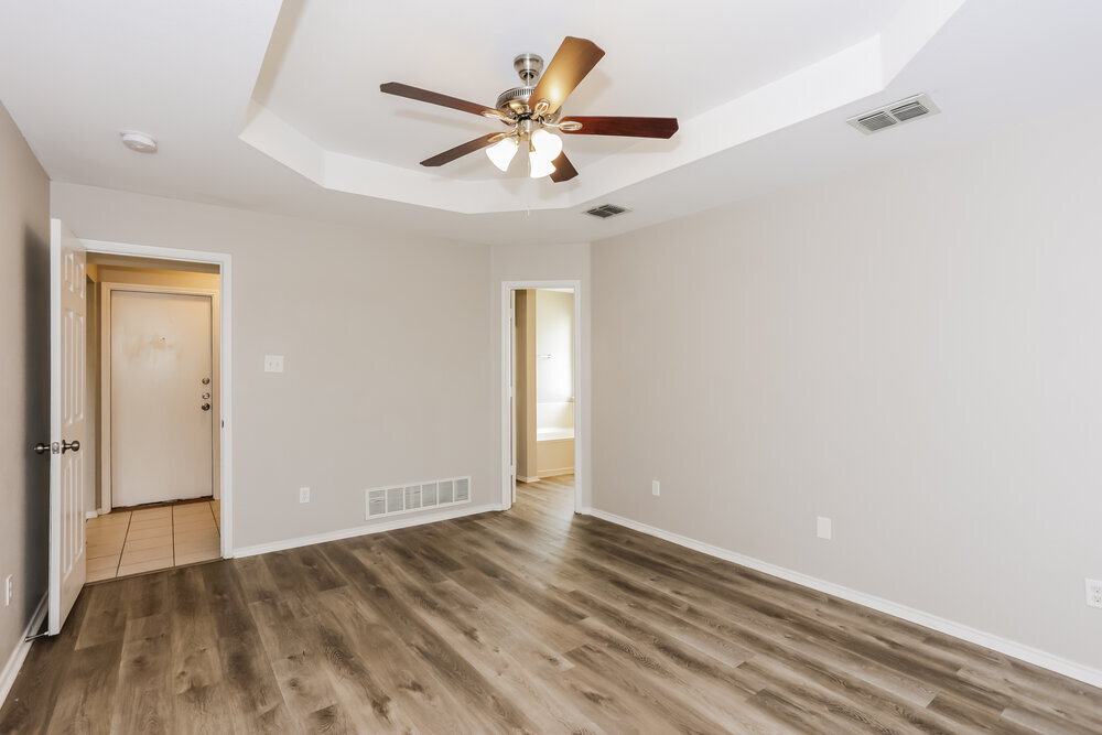 Building Photo - 950 Silver Streak Dr