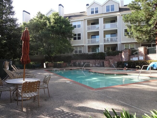 Building Photo - 903 Sunrose Terrace