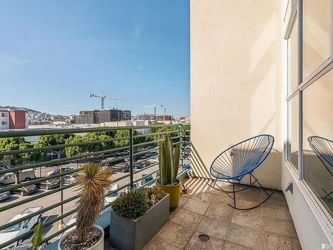 Building Photo - "Spacious 1-Bedroom Sanctuary in Vibrant San Francisco – 949 Sq Ft of Comfort & Style!"