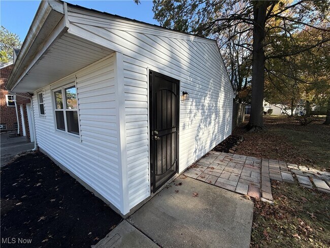 Building Photo - 30871 Lorain Rd