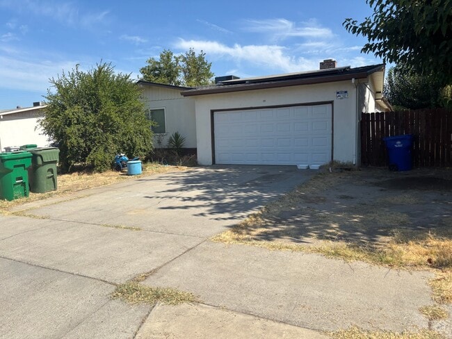 Building Photo - 1169 Oak Ave
