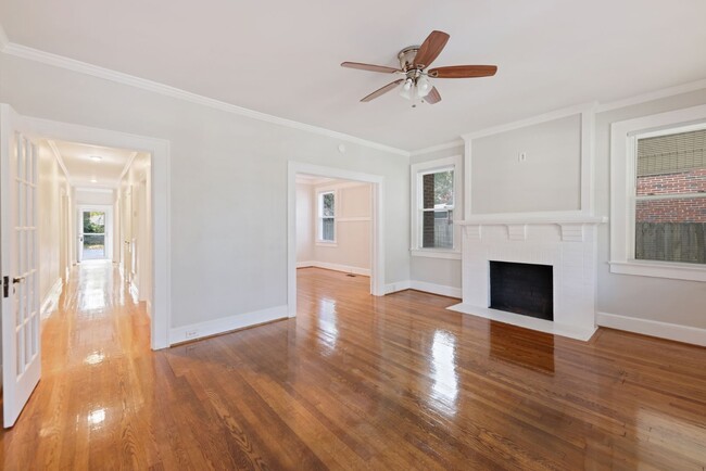 Building Photo - 1015 S Hawthorne Rd