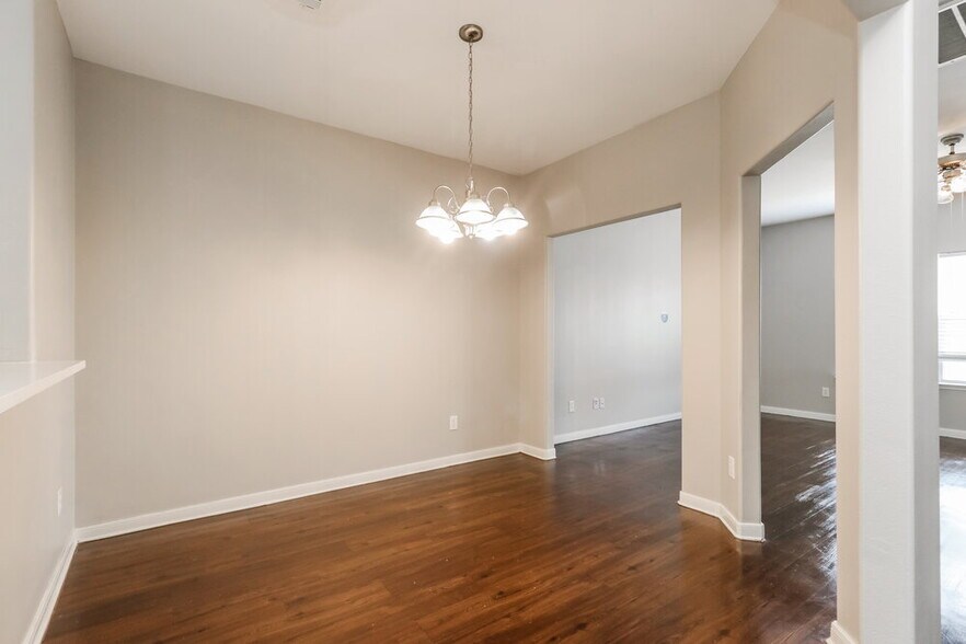 Building Photo - 29050 Village Creek Loop