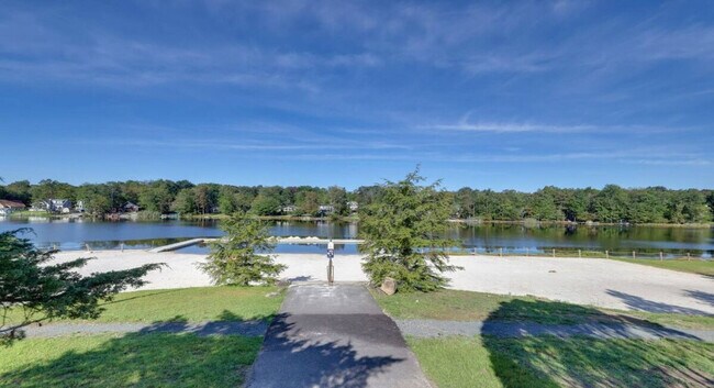 Building Photo - 2135 Rosemont Dr