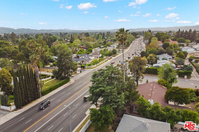 Building Photo - 17633 Nordhoff St