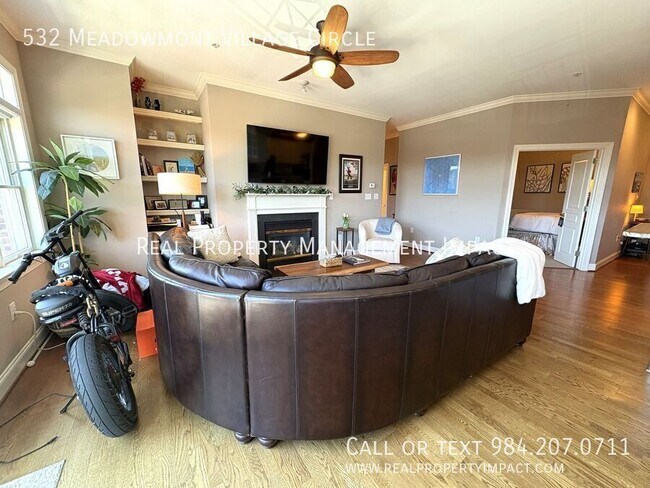 Building Photo - 532 Meadowmont Village Cir