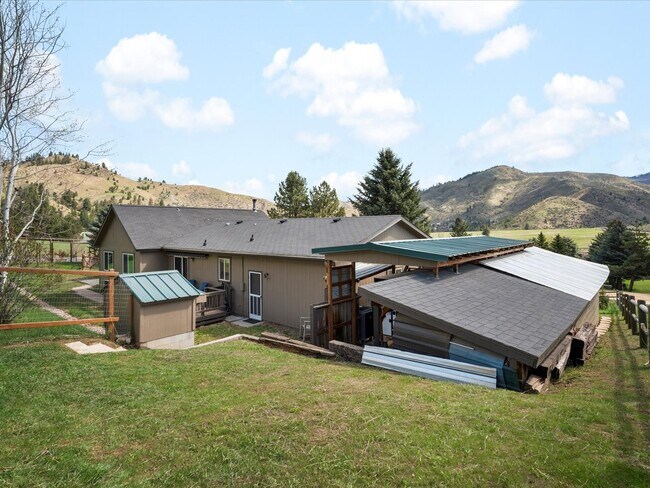 Building Photo - Spacious Single-Level Home in Wilderness Ranch