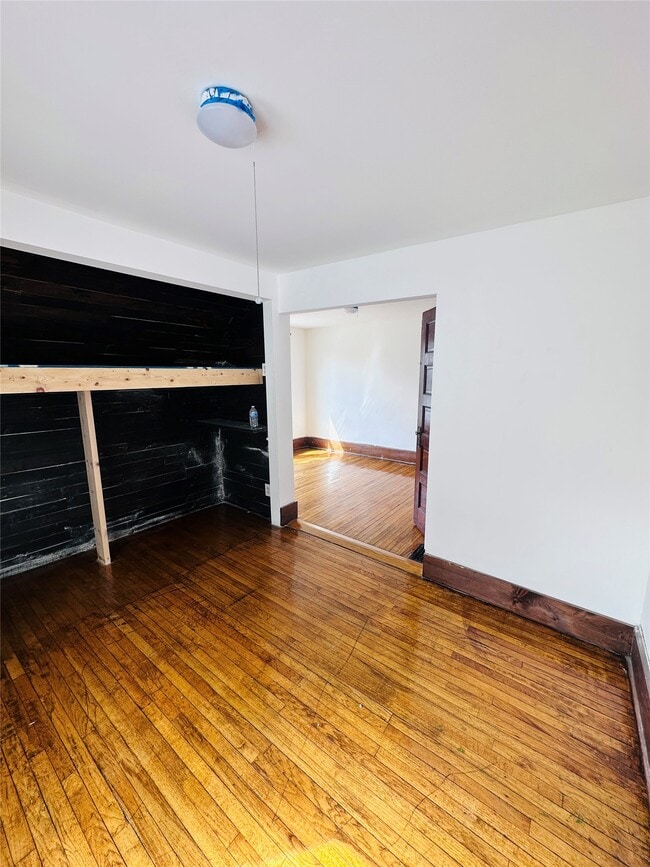 Building Photo - 210 Squires Ave