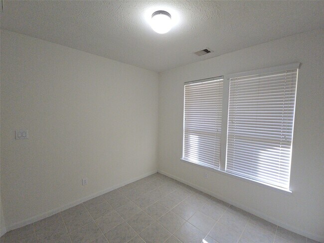 Building Photo - 11722 Wren Crossing Dr