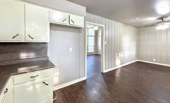 Building Photo - 5826 Burr Oak Dr