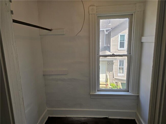 Building Photo - 408 W New Castle St