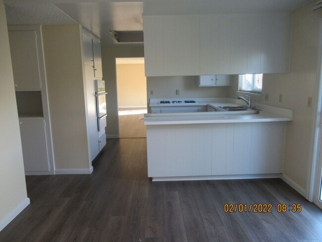 Building Photo - Single Story Northern Vandenberg Village Home