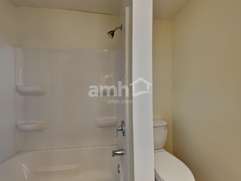 Building Photo - 1176 Tannic St