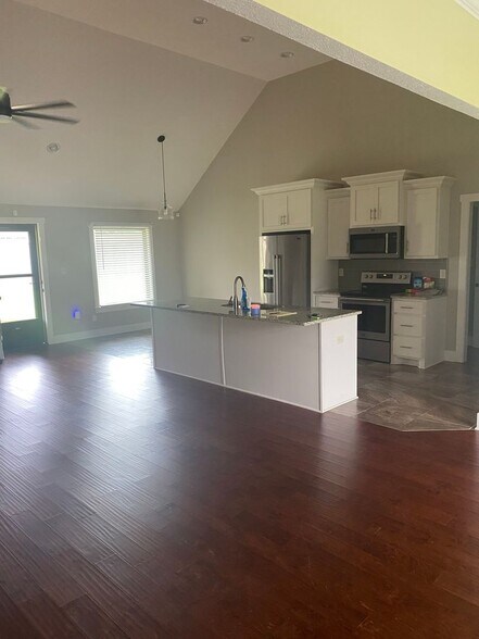 Building Photo - 16 White Birch Dr