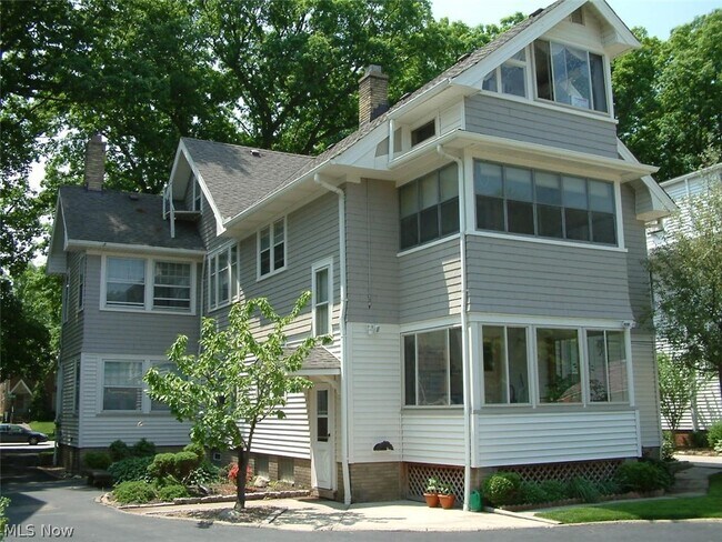 Building Photo - 13834 Clifton Blvd