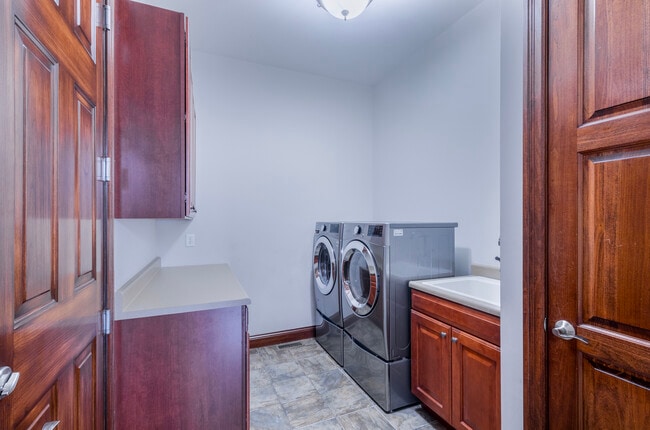 Building Photo - 1991 Chesterfield Ridge Cir